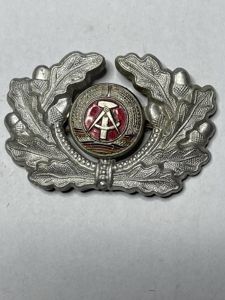 Cap insignia DDR