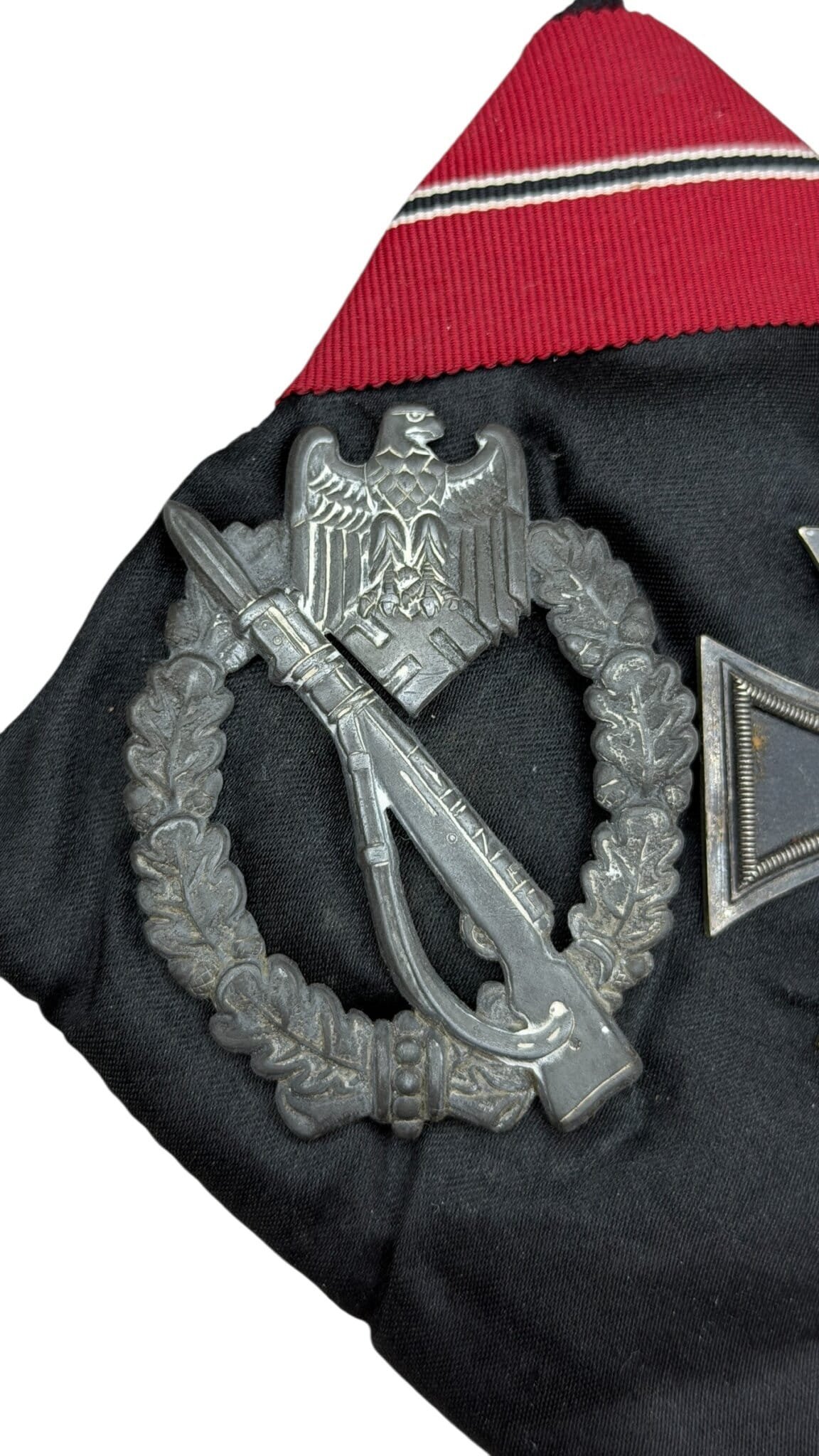 WW2 German Ehrenkissen Display with EK2 Iron Cross & Infantry Assault Badge — image 5