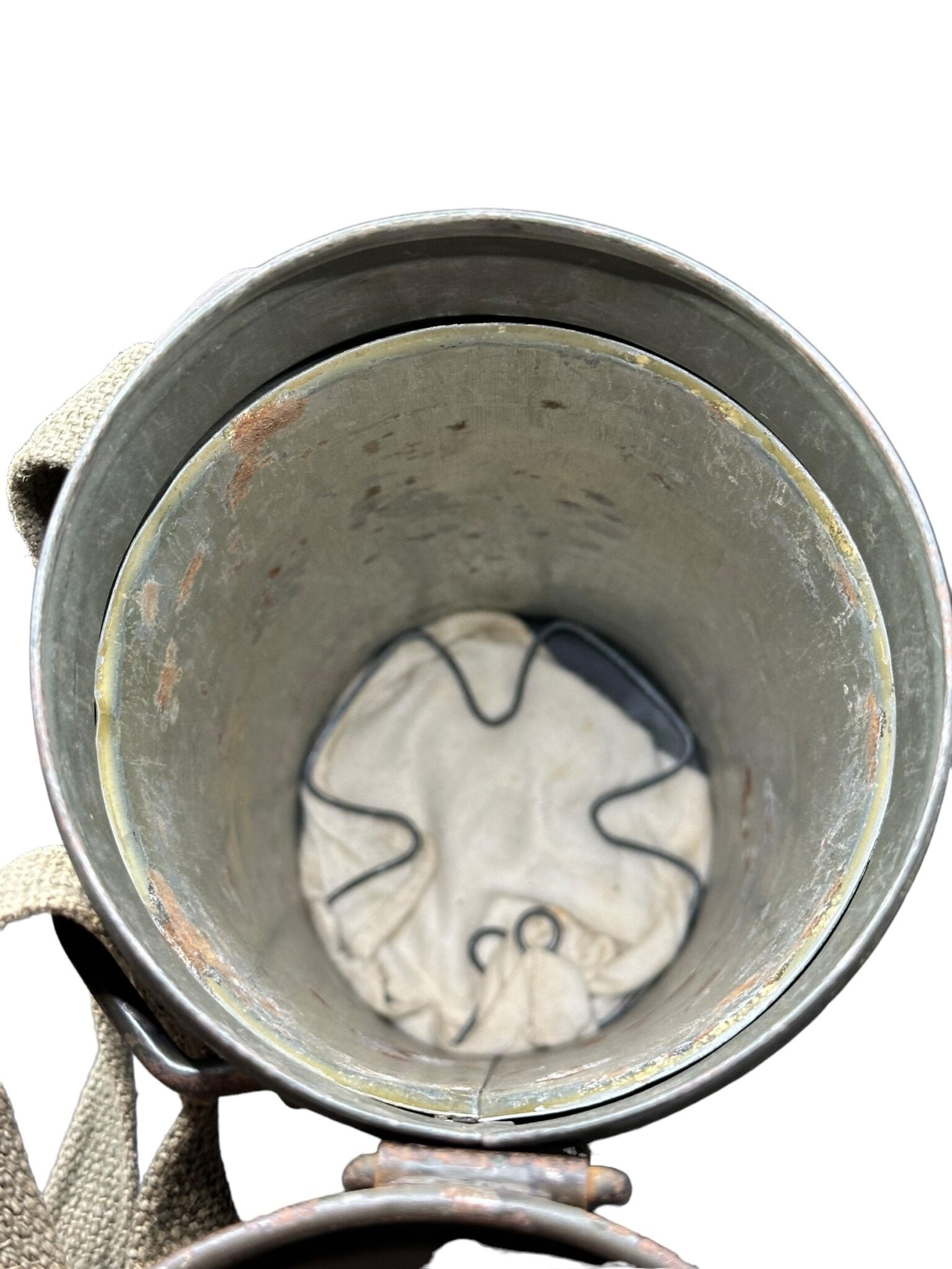 Green camouflaged gasmask — image 12