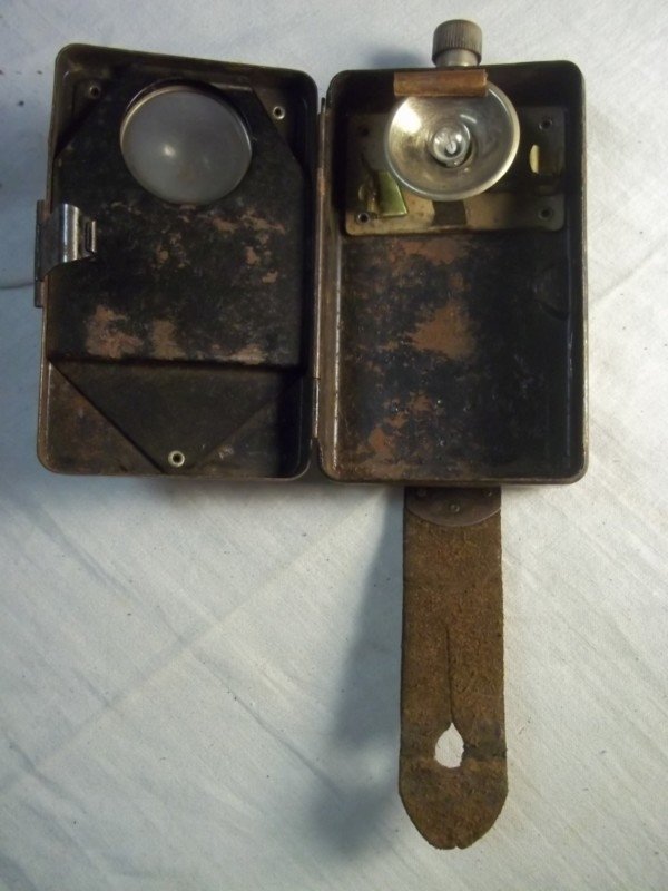 German flashlight, TRIOLA, Duitse zaklamp met bol glas, Wehrmacht gebruikt. — image 2