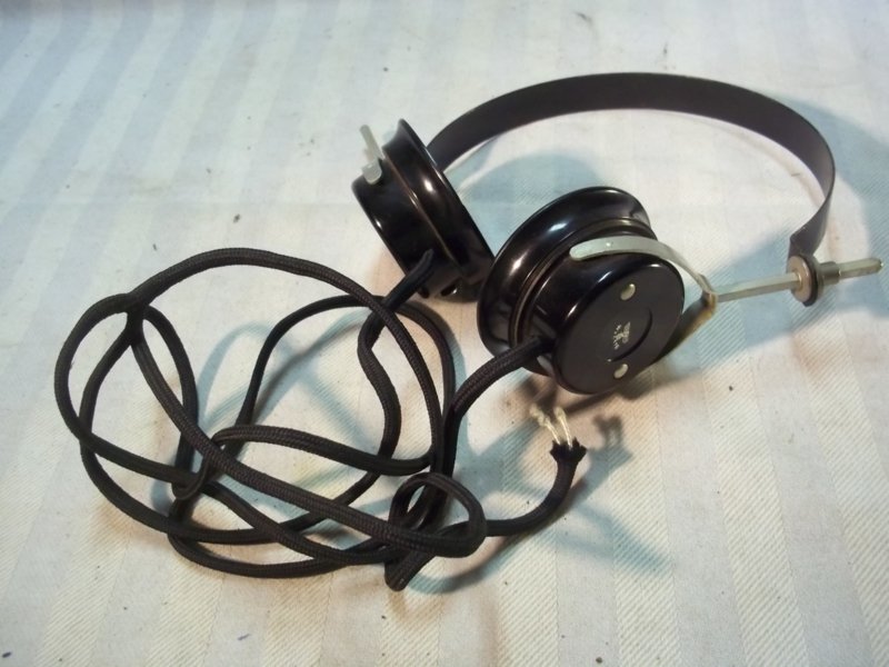 German headphones, nicely marked, Wehrmachtabnahme stamps. Duitse koptelefoon met WA stempel. geen stekker meer. — image 2