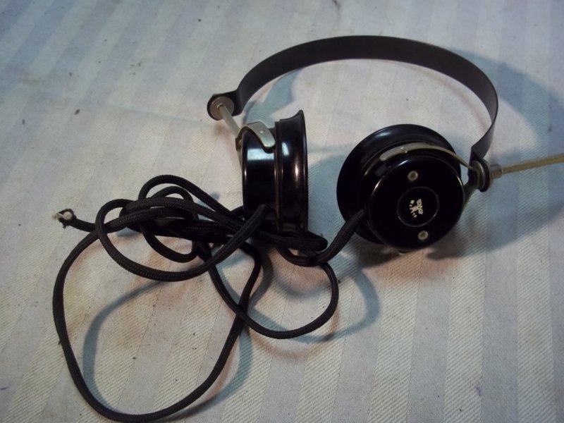 German headphones, nicely marked, Wehrmachtabnahme stamps. Duitse koptelefoon met WA stempel. geen stekker meer. — image 3