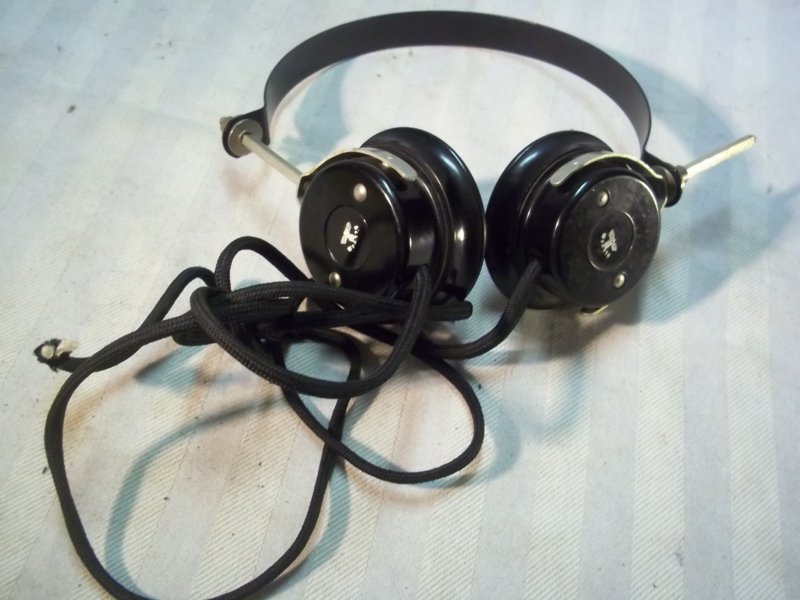 German headphones, nicely marked, Wehrmachtabnahme stamps. Duitse koptelefoon met WA stempel. geen stekker meer. — image 4