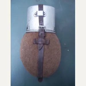 Duitse veldfles, compleet met drinkbeker 1939 zeer mooie staat leer …