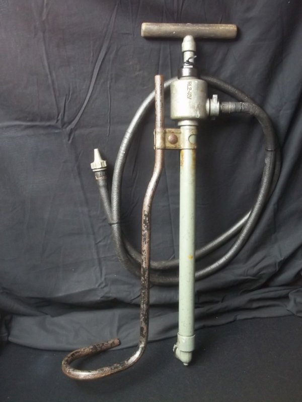 fire extinguisher from the german civil defense. Brandblusser met slang en opschrift, gemerkt Reichs Luftschutz. 1940. — image 7