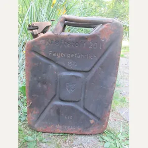 Duitse jerrycan 2e model 1943 met WEHRMACHT nette grbruikte staat.