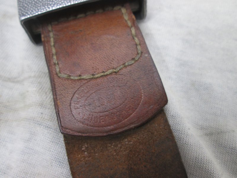 German lightweight Wehrmacht buckle, nicely marked. Duitse koppel gesp Wehrmacht aluminium met leertje markering F.L.L. Lüdenscheid. matching set. — image 10