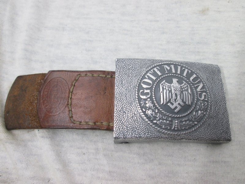 German lightweight Wehrmacht buckle, nicely marked. Duitse koppel gesp Wehrmacht aluminium met leertje markering F.L.L. Lüdenscheid. matching set. — image 5
