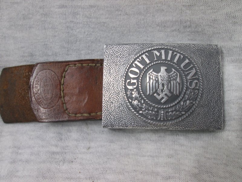 German lightweight Wehrmacht buckle, nicely marked. Duitse koppel gesp Wehrmacht aluminium met leertje markering F.L.L. Lüdenscheid. matching set. — image 7