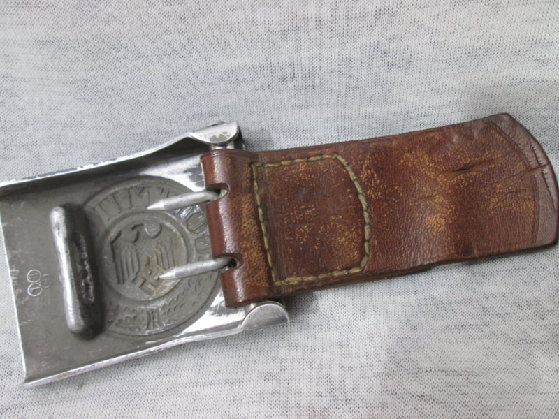 German lightweight Wehrmacht buckle, nicely marked. Duitse koppel gesp Wehrmacht aluminium met leertje markering F.L.L. Lüdenscheid. matching set. — image 8