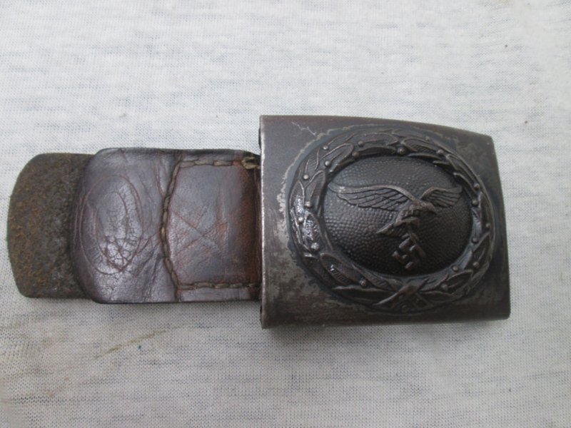 German metal buckle with tab of the air force, Luftwaffe. Duits koppelslot met leertje beide gemarkeerd ludenscheid 1940 mooi eerlijk Luftwaffe metalen koppelslot met nog verfresten. — image 8