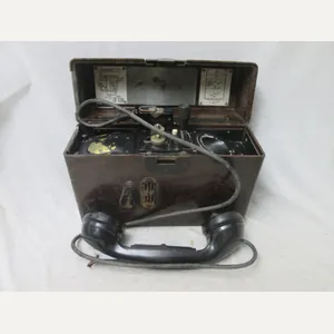 German fieldtelephone m-33, nicely marked and complete. Duitse veldtelefoon Feldfernsprecher …