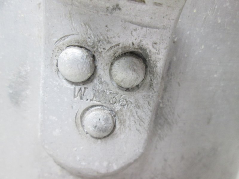 German huge light weight water can 8 liter. marked with the Luftwaffe eagle dated 1936. Duitse aluminium waterkan goed en duidelijk gemarkeerd. grote 8 liter water kan. — image 4