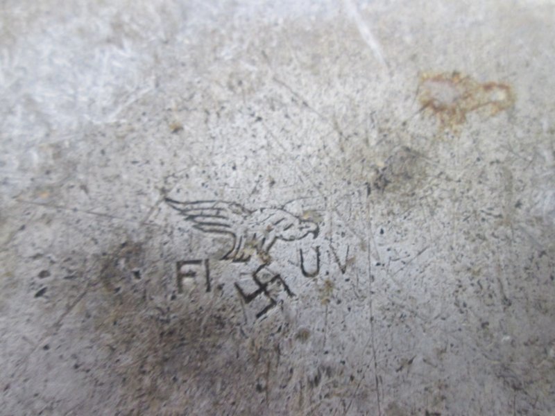 German huge light weight water can 8 liter. marked with the Luftwaffe eagle dated 1936. Duitse aluminium waterkan goed en duidelijk gemarkeerd. grote 8 liter water kan. — image 6