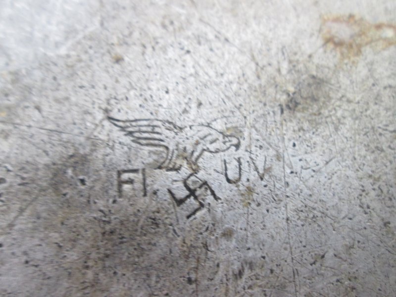 German huge light weight water can 8 liter. marked with the Luftwaffe eagle dated 1936. Duitse aluminium waterkan goed en duidelijk gemarkeerd. grote 8 liter water kan. — image 7