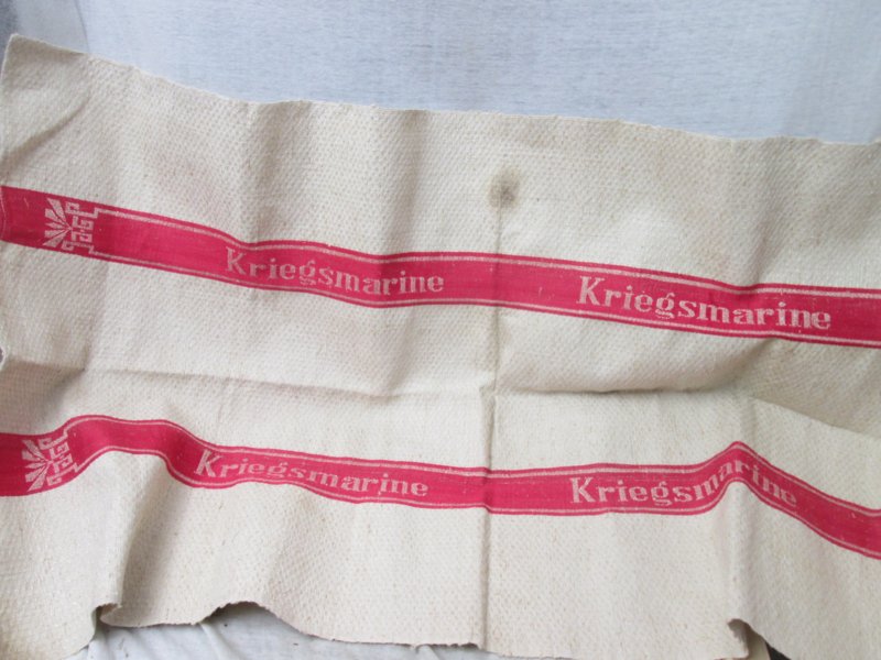 Towel of the German navy, Handdoek van de Duitse Kriegsmarine. rood en dubbele banen. zeer decoratief stuk. — image 3