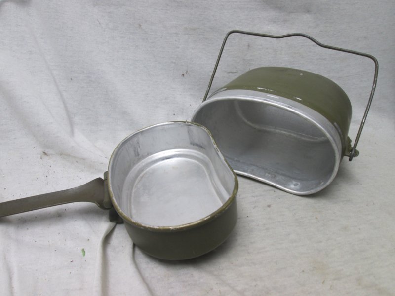 German messtin, equal numbers original colour. Duitse messtin kochgeschirr, gelijke makers nog mooi op kleur. HRE 42. — image 5