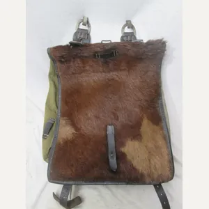 German backpack with fur. Duitse bontrugzak, voor aan het A …