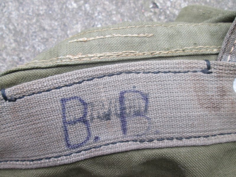 German backpack late war production. Duitse artillerie Wehrmacht rugzak, met markering en extra riemen. zeer apart. laat oorlogse produktie. — image 5