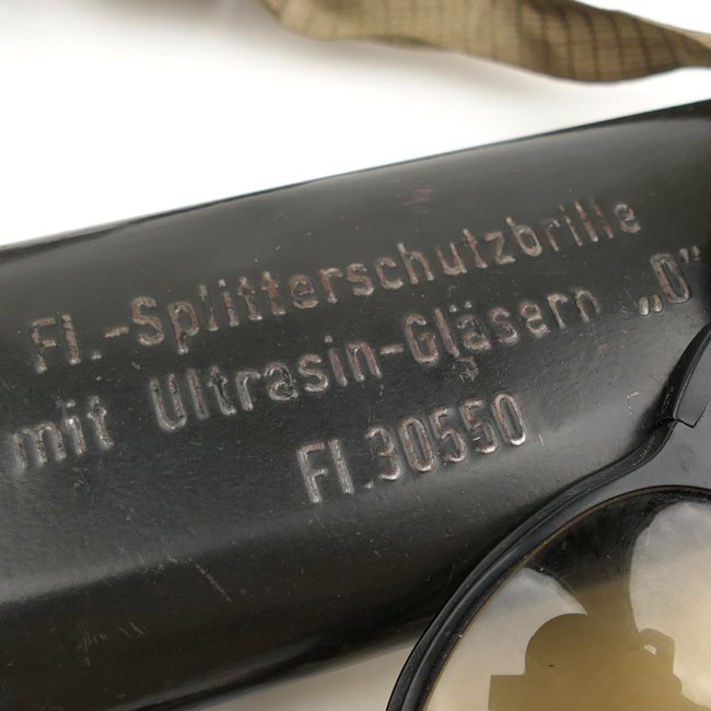 Luftwaffe Splinter Proof Goggles in Case — image 4
