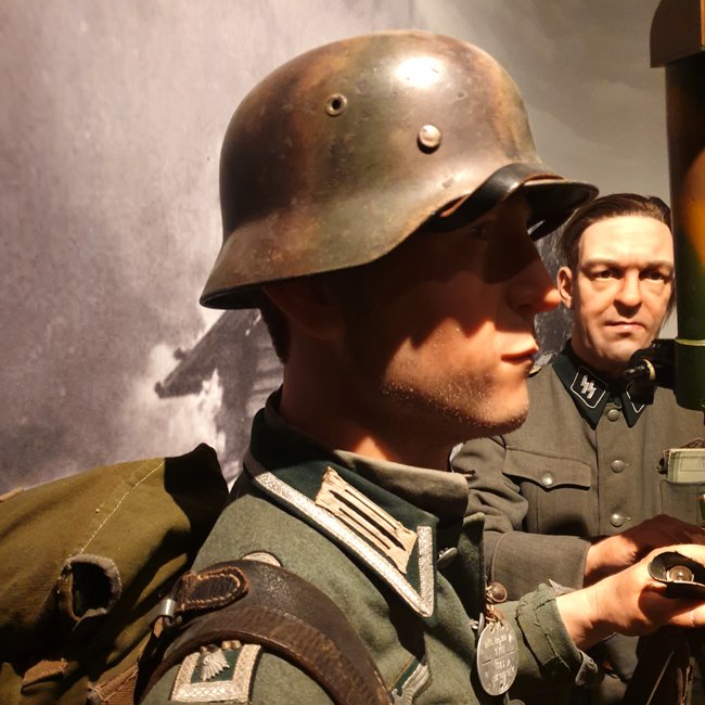 WH (Heer) M40 'Normandy' Camouflaged Helmet — image 21