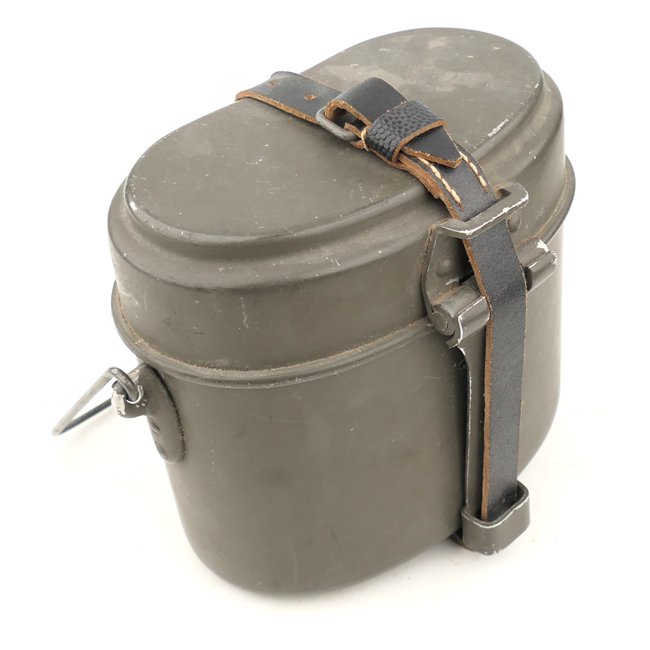 Wehrmacht Mess Kit M31 & Strap — image 2
