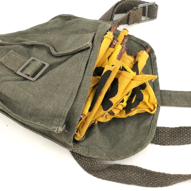 Wehrmacht Gas Warning Flag Set with Pouch — image 4