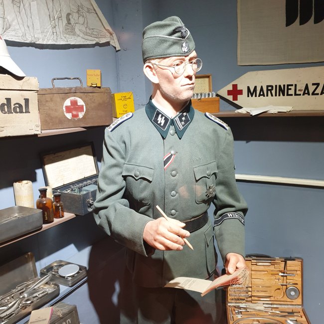 Waffen-SS Officer's Leather Belt & Buckle — image 9