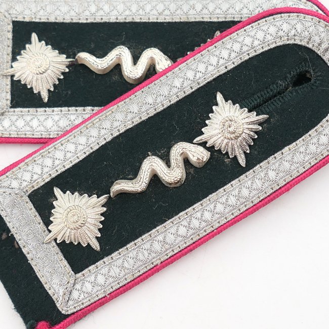 Wehrmacht veterinarian Oberfeldwebel Shoulder-Straps — image 2