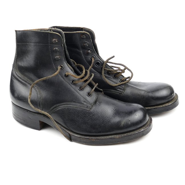 Canadian Walking Out Ankle Boots 1943 — image 2