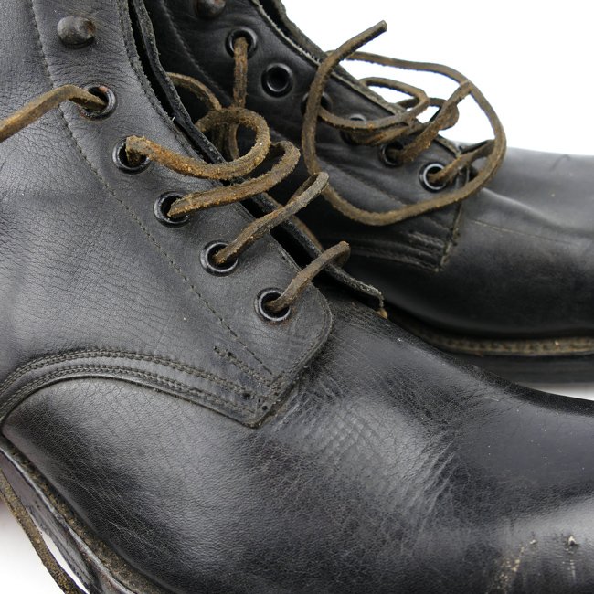 Canadian Walking Out Ankle Boots 1943 — image 3