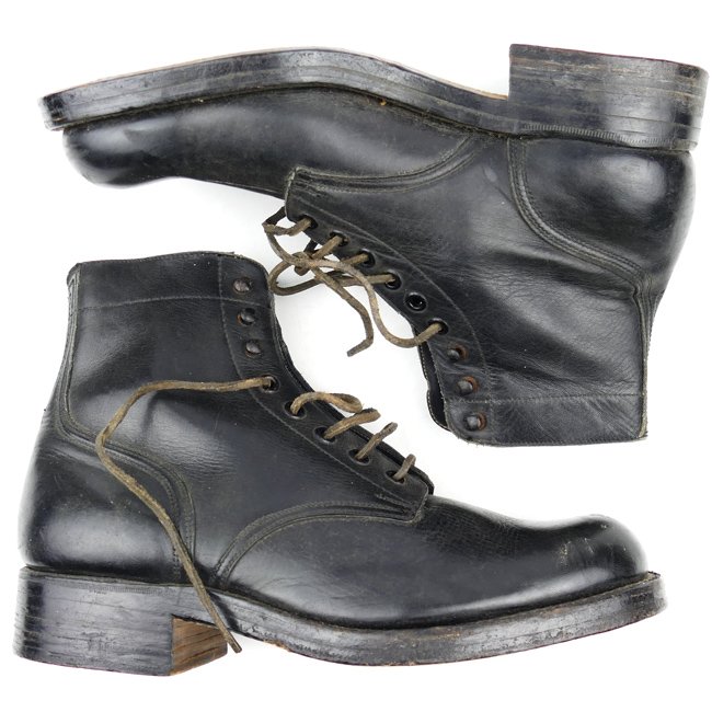 Canadian Walking Out Ankle Boots 1943 — image 4