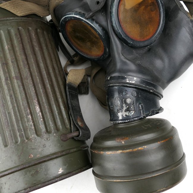 WH (Heer) Gasmask with short type Canister — image 2