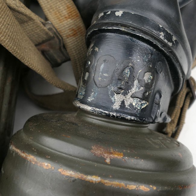 WH (Heer) Gasmask with short type Canister — image 4