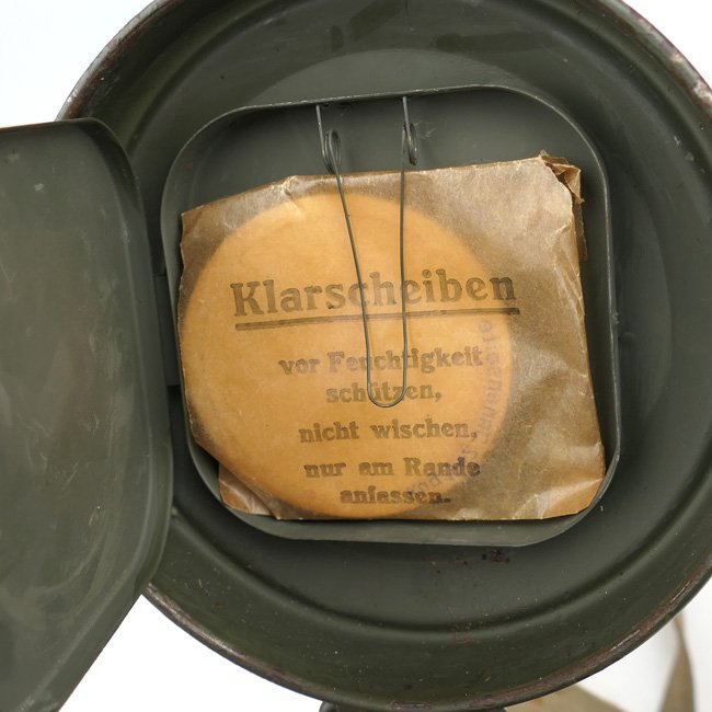 WH (Heer) Gasmask with short type Canister — image 7