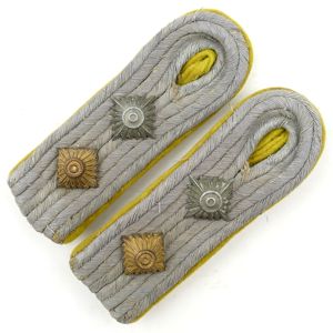 WH (Heer) Signals Officer's shoulder-boards