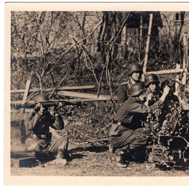 Luftwaffe 'Leichte Flak' Postcard — image 2