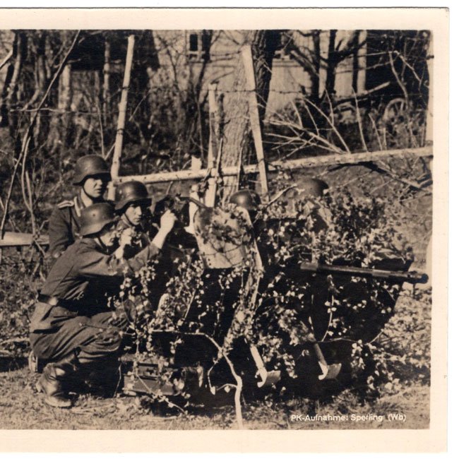Luftwaffe 'Leichte Flak' Postcard — image 3