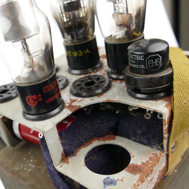 Canadian Wireless Set No.19 Case Spare Valves — image 4