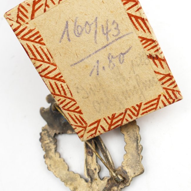 Infantry Assault Badge in Silver in Half Box — image 3