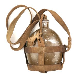 WW2 Japanese Canteen & Carrier