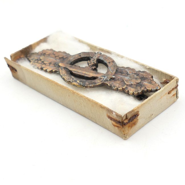 Kriegsmarine U-Boat Front Clasp in Bronze in Box — image 2