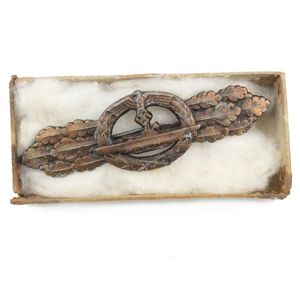 Kriegsmarine U-Boat Front Clasp in Bronze in Box
