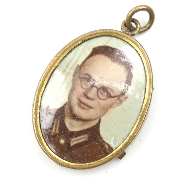 Wehrmacht Portrait Necklace Medallion — image 2