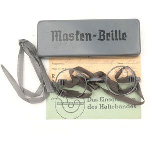 Wehrmacht 'Masken-Brille' Container with Contents