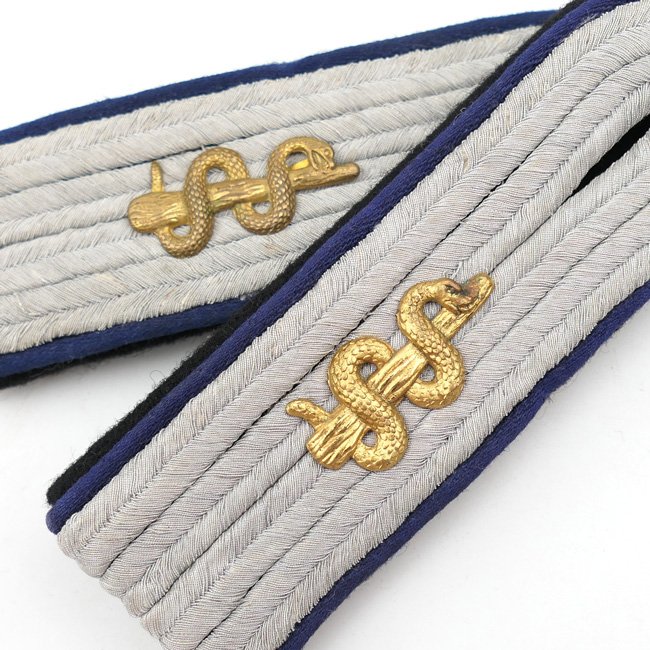 Waffen-SS Medical Untersturmführer's Shoulder Boards — image 2