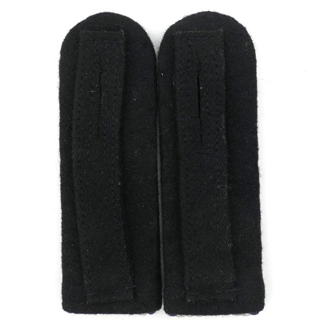 Waffen-SS Medical Untersturmführer's Shoulder Boards — image 4