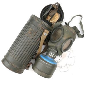 Late war WH (Heer) Gasmask with Canister