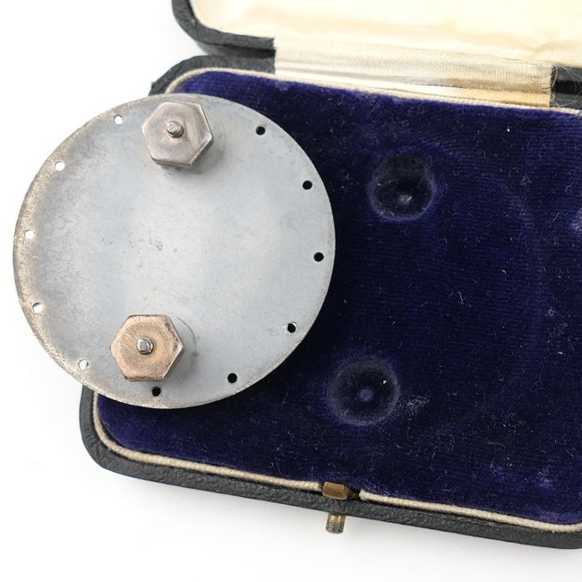 Cased WW1 Iron Cross 1st Class on large Disc — image 5