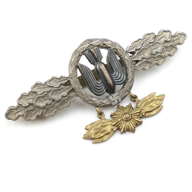 LW 'Frontflugspange für Kampfflieger' in Gold with Pendant — image 2